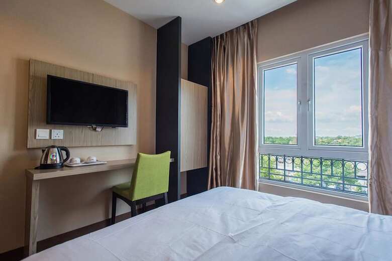 Oyo 89420 Hotel 101