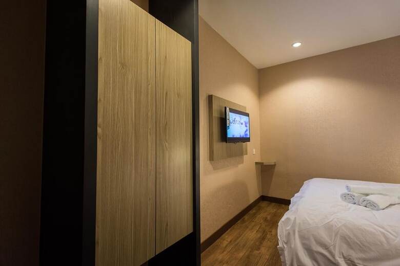 Oyo 89420 Hotel 101