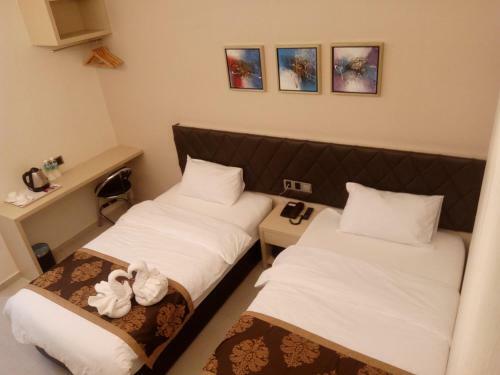 Golden Leaves Hotel