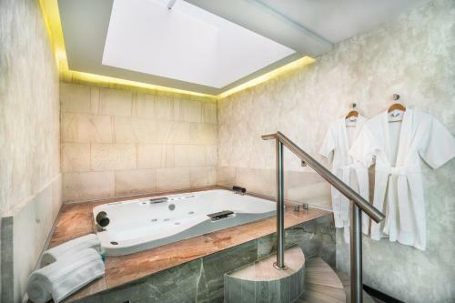 Hotel Kaia Suites