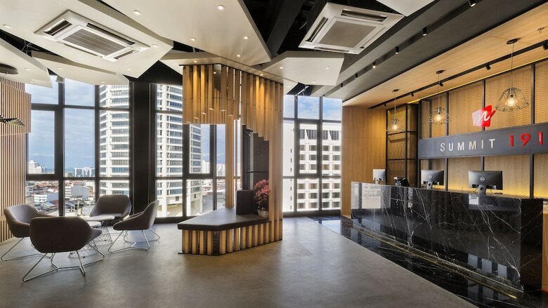 M Summit 191 Executive Hotel Suites