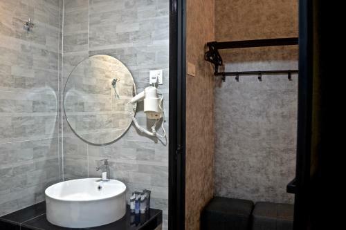 Iconic Suites & Pods Hotel