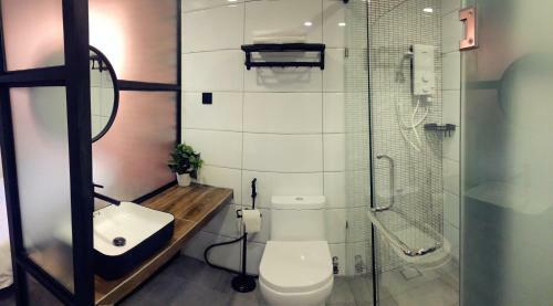 O'pine Rooms & Hostel