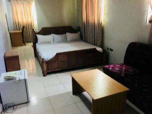 Omolucas Hotel & Suites