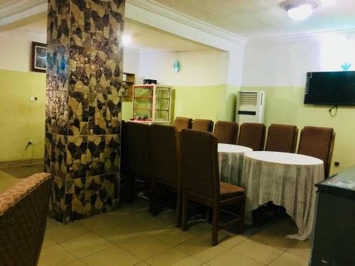 Omolucas Hotel & Suites