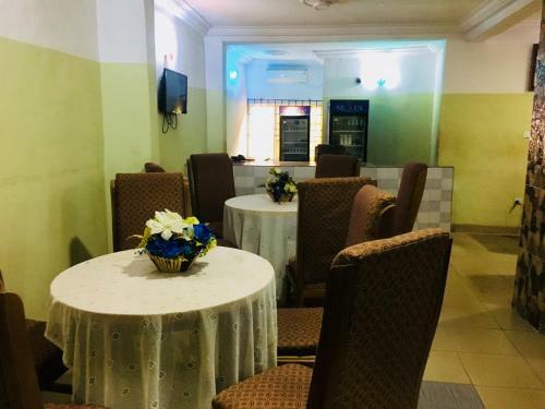 Omolucas Hotel & Suites