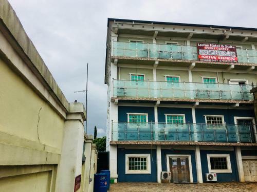 Omolucas Hotel & Suites