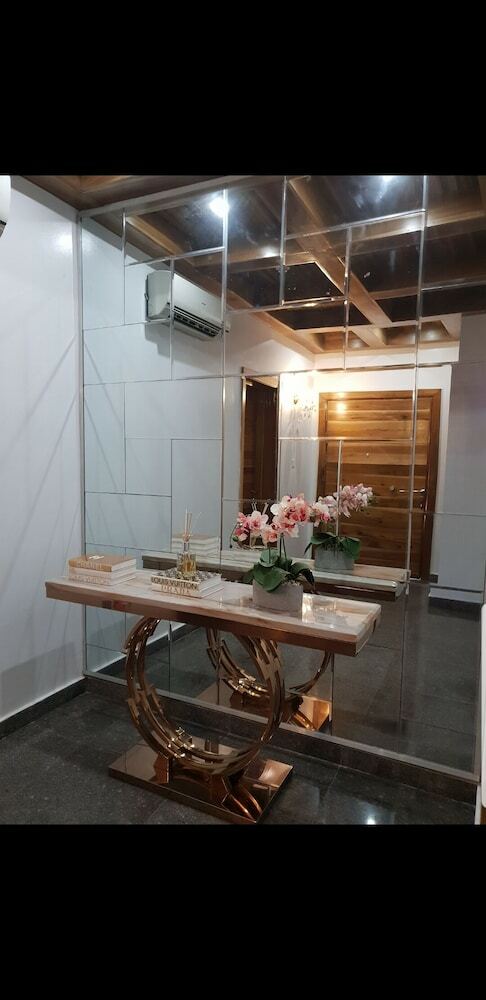 Hotel Executive Home