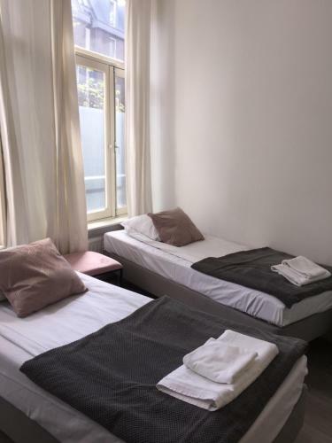 Bed & Breakfast Amsroom - Females Only