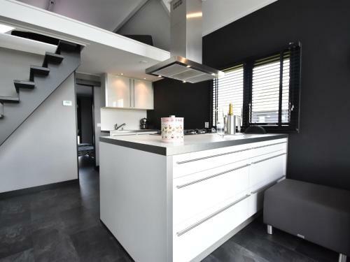 Modern Holiday Home Kattendijke By The Lake
