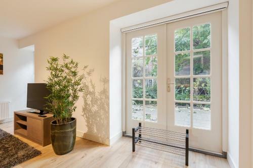 Canal Garden Apartments II By Vgw