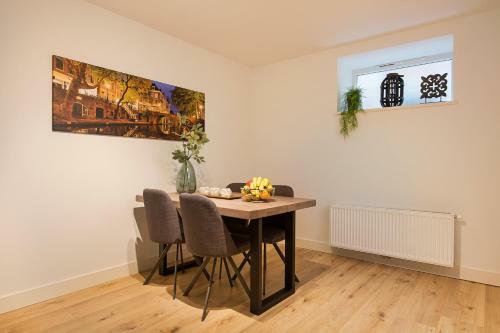 Canal Garden Apartments I By Vgw