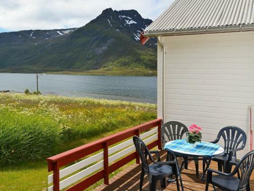 Two-bedroom Holiday Home In Laupstad 2