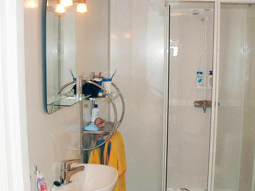 Two-bedroom Holiday Home In Lyngdal 1