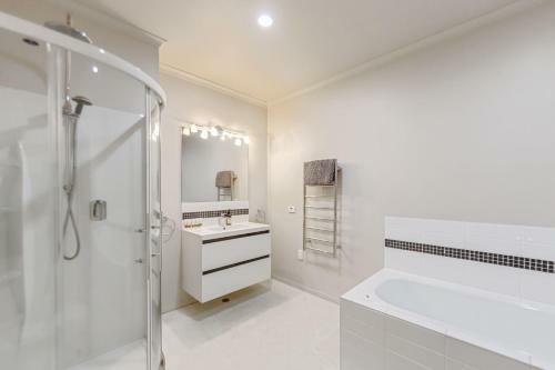 Apartamentos Luxury 3br, 1.5 Bath Penthouse With Fabulous Views