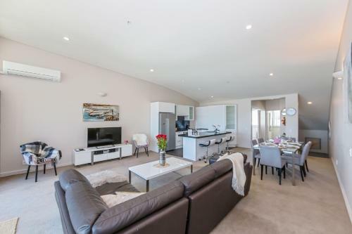 Apartamentos Luxury 3br, 1.5 Bath Penthouse With Fabulous Views
