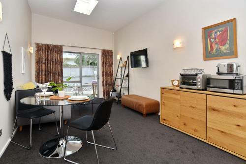 The Apartment Within - Christchurch Holiday Homes