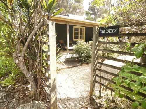 Lodge Aroha Island