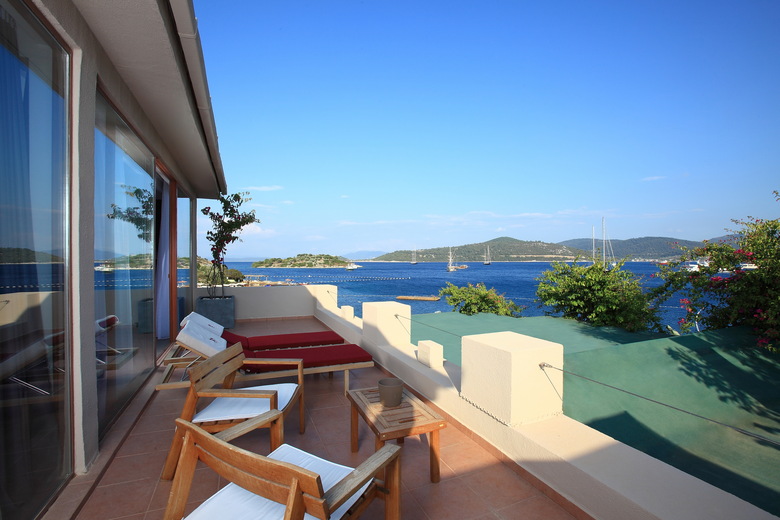 Maki Hotel