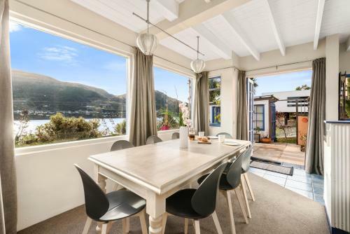 Sunny Lakeview Villa
