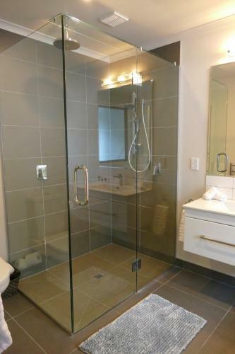 Luxury Ludemann Lodge
