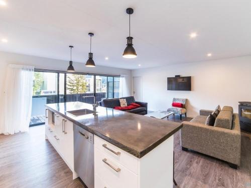 Central Spa Escape - Queenstown Apartment (f2)