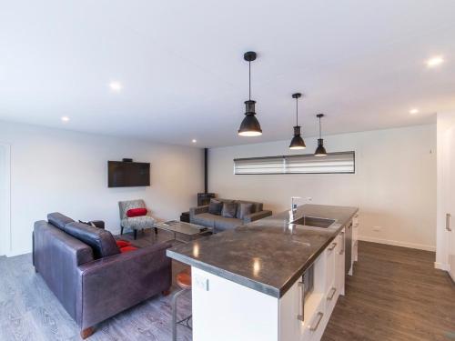 Central Spa Escape - Queenstown Apartment (f2)