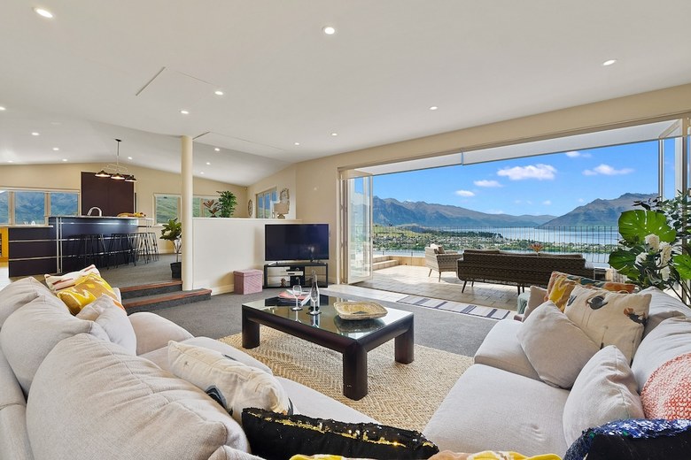 The Star Of Queenstown Hill