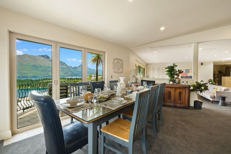 The Star Of Queenstown Hill