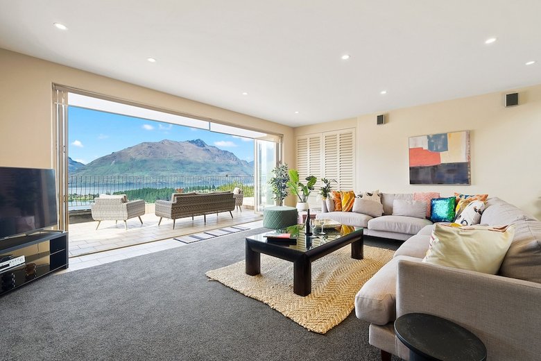 The Star Of Queenstown Hill