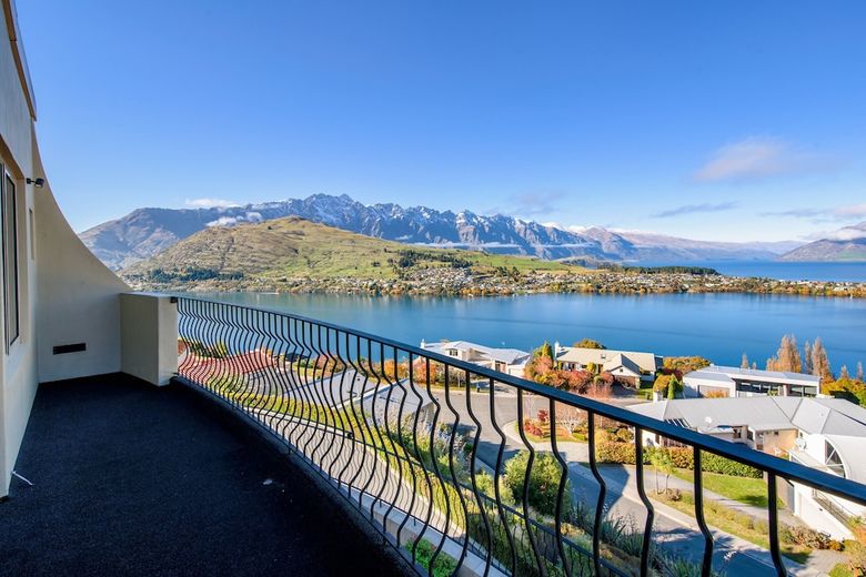 The Star Of Queenstown Hill