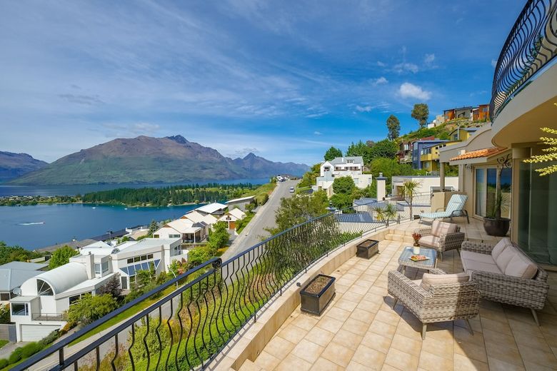 The Star Of Queenstown Hill