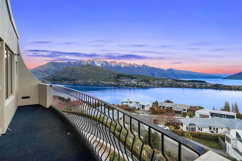 The Star Of Queenstown Hill