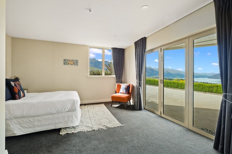 The Star Of Queenstown Hill