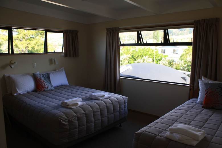Pohara Beachfront Motel