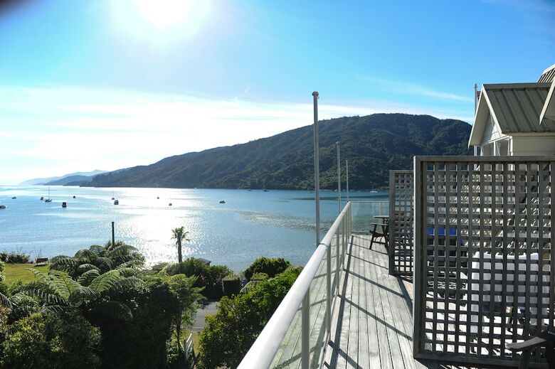 Bed & Breakfast Tirimoana House
