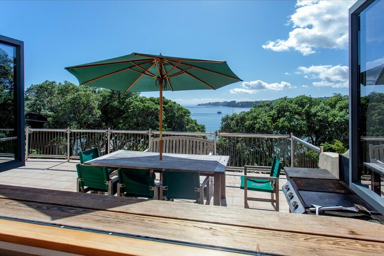 Absolute Beachfront Oneroa Bay