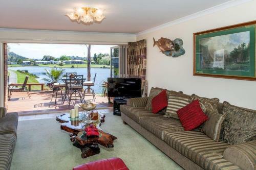 Lakeside Homestay
