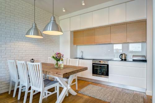 White Merlin Via Nadmorski Dw�r Apartments