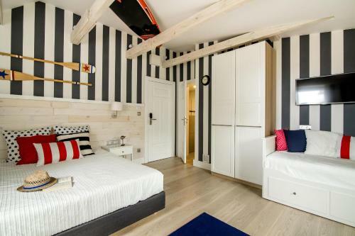Hostal Willa B??kit Hotel & Restauracja By Dorota Szel?gowska