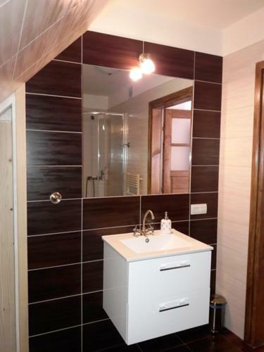 Hotel Go?ciniec Dworski W Ropie