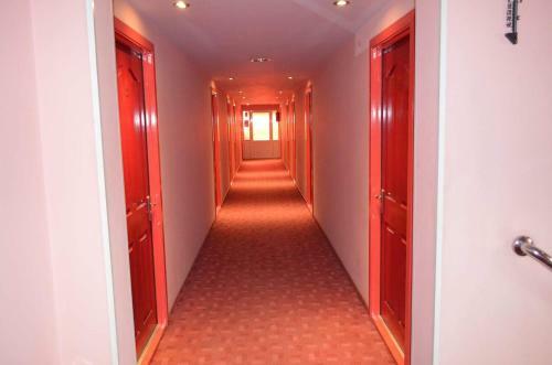 Hotel Yax