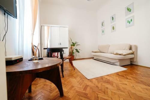 Mathe Apartments 3