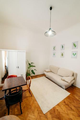 Mathe Apartments 3