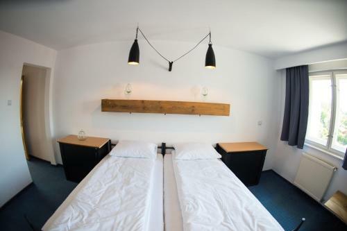 Iron Hostel & Accommodation