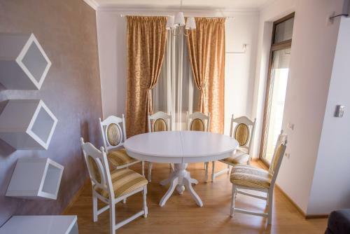 Apartamento Cosmina Residence