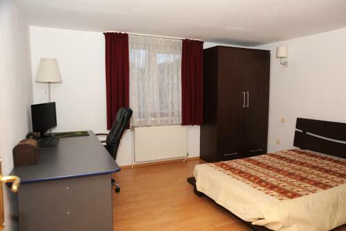 Hostal Apartament Ela