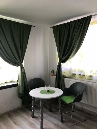 Queen's Apartment & Studio