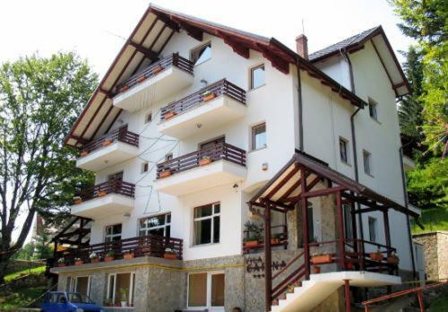 Hostal Vila Carina