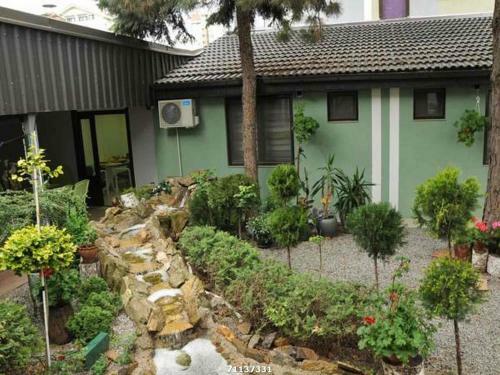 Hostal Guest House Vila Florida